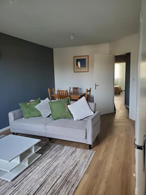 LʼIsle-Jourdain Appartement Moderne Et Equipe מראה חיצוני תמונה