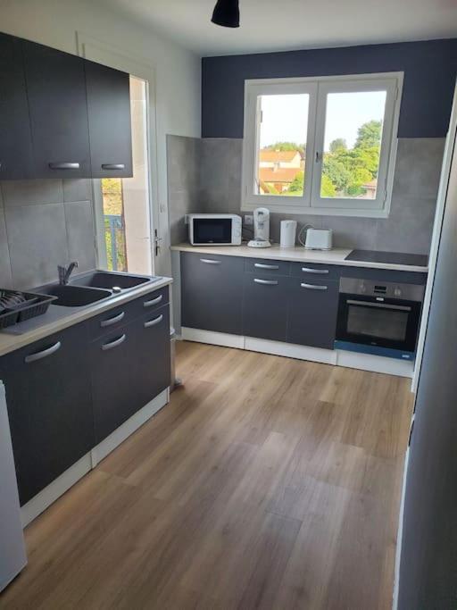 LʼIsle-Jourdain Appartement Moderne Et Equipe מראה חיצוני תמונה